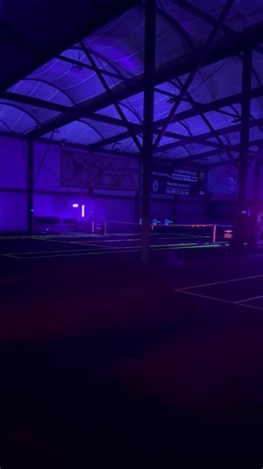 🎉 Soirée fluo au TCS 🎉 C’est inédit dans le tennis sur des terrains en terre battue !!!! Ce soir c’est soirée fluo au TCS!!!!! | Tennis Club Sorguais