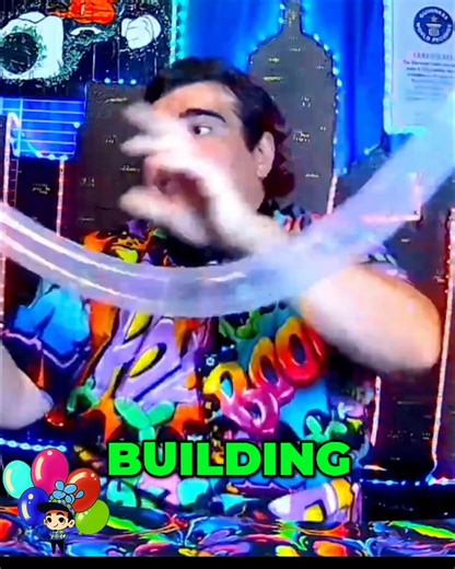 Who knew balloons could be so strong? Watch how simple inflation and twisting reveal surprising pressure dynamics. A fun experiment showing unexpected strength! #BalloonStrength #ScienceExperiment #DIYFun #PhysicsDemo #BalloonTricks | The Balloon Sculptor | Facebook