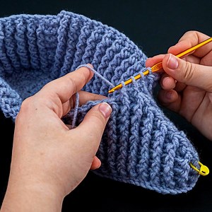 293K views · 3.4K reactions | Eine Anleitung für gehäkelte Hausschuhe – sie sitzen bequem am Bein! | Miarti - Häkeln und Stricken | Facebook