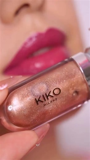 KIKO MILANO Arabia on Instagram‎: "إطلالة شفاه احتفالية تخطف الأنظار 💄✨​ تركيبة الشفاه المثالية لموسم الأعياد، بلون ماجينتا مشرق مغمور بلمسات ذهبية لامعة تضيف بريقًا لا يُقاوم. جاهزة لتجربة هذا اللوك الجريء؟ ✨​ Beauty @sylvesterdani just dropped the ultimate holiday lip combo! 💄​ We’re obsessed with this bright magenta drenched in golden sparkle ✨ Ready to steal the vibe?​ Everlasting Colour Precision Lip Liner 515 – Jelly Stylo 512 – 3D Hydra Gloss 18​ #كيكو #كيكو_ميلانو #KIKOMilanoArabia #Ho