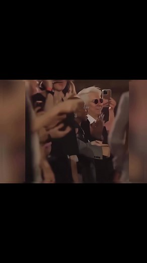 Taehyung and Conan’s interaction was highlighted as one of the most iconic moments in OSSA’s new video — “Vogue World 2025: The Best Looks & Iconic Moments!” 🫶 👤 “Then came one of the night’s sweetest moments — Conan stopped mid-walk to hug BTS’s V in the audience. And fans went absolutely wild over this friendly interaction.” Two stars, one beautiful moment — pure warmth and respect on the Vogue World stage 💜✨ #VogueWorld #Taehyung #ConanGray #VogueWorldHollywood #IconV | ⋎βεαʀ ᴶᴬᶻᶻᵞ