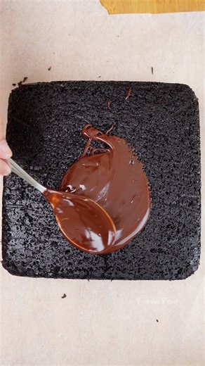 1.2M views · 28K reactions | Pinaka madaling Moist Chocolate Cake! ❤️ | Foodie Fred | Facebook