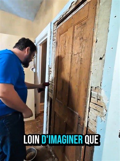 Découverte porte cachée dans maison ancienne — transformation de vie