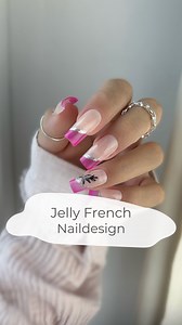 Heute versuche ich mich mal an einer French mit den Jelly Glas Shellacen – und ich muss sagen, das Ergebnis ist noch viel schöner als ich erwartet hätte! Products: Jolifin LAVENI 3in1 Shellac - milky make-up 10ml ArtikelNr: 28163 Jolifin LAVENI Shellac - Jelly Glas pink 10ml ArtikelNr: 28690 Jolifin LAVENI Shellac Fineliner - elegance silver 10ml ArtikelNr: 25988 Jolifin LAVENI PRO - Brillant Versiegelungs-Gel ohne Schwitzschicht 11ml ArtikelNr: 28042 Jolifin LAVENI XL Sticker - Gold 50 ArtikelN
