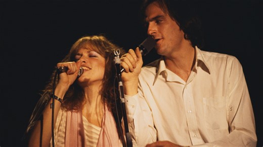 James Taylor and Carly Simon's 1977 live duet of You Can Close Your Eyes is a time-stopper