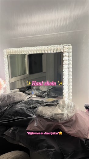 Voici les références shein 💕 Référence shein ✨ - Haut bleu : 165967008 10,87€ - Tee shirt noir : 48589289 17,45€ - Cardigans marron : 55302515 32,16€ - Tee shirt noir moulant : 42427469 8,49€ - Tee shirt rouge moulant : 42427469 8,49€ - Pantalon : 43271574 16,79€ - Pantalon ceinture beige : 59332193 23,49€ - Gilet noir : 18917388 15,36€ - Mule : 9,98€ - Cardigan manche longue : 42230346 23,49€ - Pull tricoter noir et blanc : 42230346 22,74€ - Gilet long : 112945833 32,35€ - Pull sans manche : 2