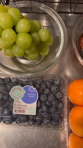 🍂 Happy Persimmon Day! (柿の日) Today, October 26th, is Persimmon Day in Japan! This date commemorates a specific moment in 1895 when the great poet Masaoka Shiki (1867–1902) was eating the beloved Japanese persimmon, or kaki (Diospyros kaki), during a trip to Nara and composed his most famous haiku: 柿くへば 鐘が鳴るなり 法隆寺 (Kaki kueba Kane ga naru nari Hōryūji) #feelinsidejapan #lifeinjapan #tokyo #japan #autumnvibes | Feel Inside Japan