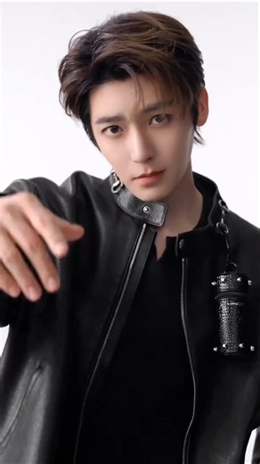 260513 Which side of HouMinghao do you like? [M.A.C Spokesperson] #侯明昊