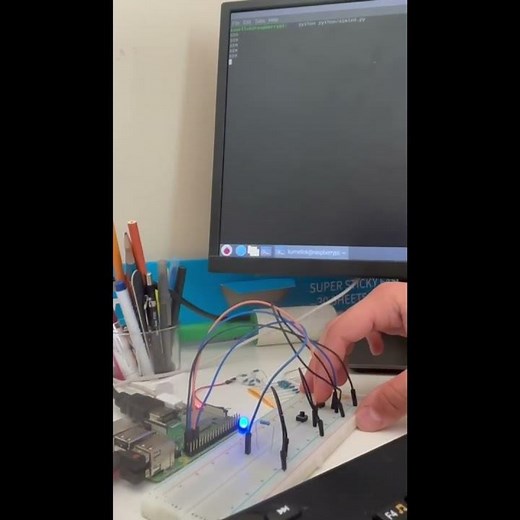 🔵 Blue LED Brightness Control – Raspberry Pi + Push Buttons