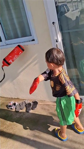 The little one punched so hard, it came loose! 🤣 #shorts #youtubeshorts #youtube #comedy #cute #f...