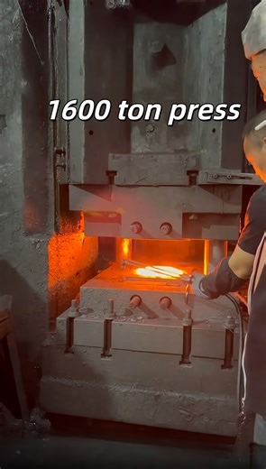 Centered around a 1600-ton press, this production line is designed to deliver stable and efficient forging solutions. It is well-suited for high-volume component production in industries such as automotive and construction machinery. #ForgingLine #1600TonPress #IndustrialManufacturing #ForgingTechnology | Alisa Liang