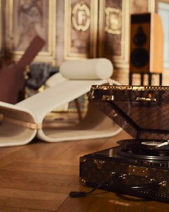 Un voyage à travers le temps et la création. Pour la première fois, Louis Vuitton réunit ses collections Art de Vivre présentées au château de Fontainebleau. Découvrez la nouvelle campagne sur http://on.louisvuitton.com/6184yhyb8 | Louis Vuitton