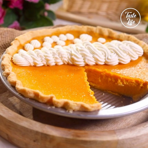 512K views · 1K shares | Fresh pumpkin pie is so worth it!Warm, delicate, and not too sweet.葉 Recipe: https://www.tasteshow.com/product/pie-dough-p%C8%83te-brisee_24943.html | Taste Life | Facebook