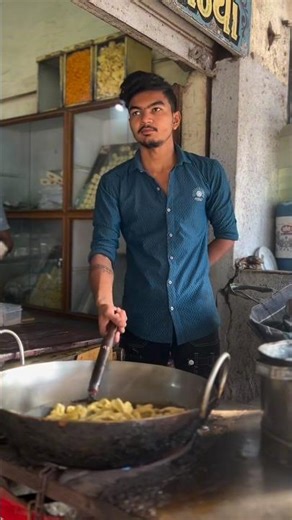 🍿 Crispy Gram Gathiya at Home | Authentic & Easy Gujarati Snack Recipe 😋#food #streetfood #shorts