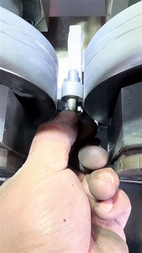 How the machine works to make striped patterns on brass material #machine #striped #patterns #brass