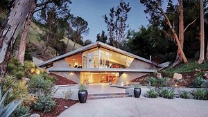 Get to the Point! Triangle House in Tarzana Is a Mind-Blowing Midcentury Design