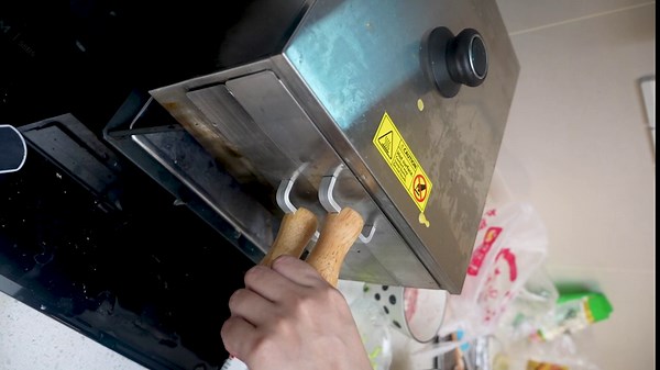 PYY Rice Noodle Roll Steamer Machine - 2 Layers 3 Trays Chinese Cantonese Cheung Fun Changfen Maker for Commercial and Home Use with Extra Stainless Steel Holed Steam Tray and Long Wooden Handle