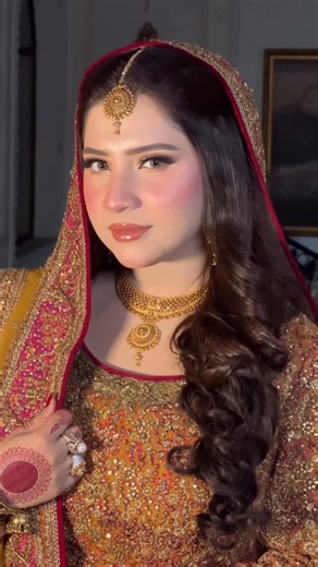 Glitz & Glam on Instagram: "Mehandi bride ✨🌸"