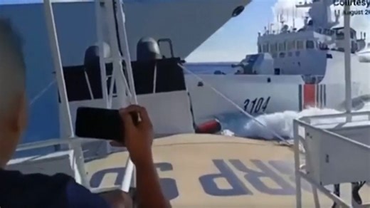 Gefährliches Manöver auf Video - Chinesische Küstenwache rammt Kriegsschiff