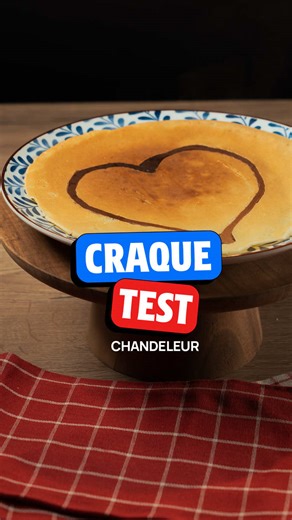 🥞 | Les crêpes décorées, vraiment faisables ? À l’occasion de la chandeleur on teste pour vous si la recette trend du moment est possible ! 😋 Pour la réaliser, vous aurez seulement besoin de : \t•\tPâte à crêpe \t•\tCacao \t•\tUne pipette 💬 Alors, envie d’essayer ? Dites-le nous en commentaire et suivez-nous pour plus de Craque-Test. #Darty #InstaFood #CraqueTest #Foodstagram