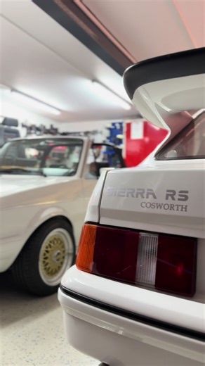 Two icons. Two eras. One garage. Sierra RS Cosworth meets Golf — raw, loud, uncompromising. No fake builds. No influencer noise. Just real wrenching in Halle 47. If you’ve got petrol in your veins, you stay. 🔥 #Halle47 #ClassicCarsDaily #ProjectCarLife #YoungtimerCulture #BuiltNotBought