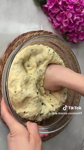 Recette de pommes de terre rapides : pâte levée facile