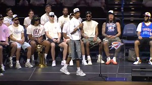 Aaron Wiggins gives Thunder legend Nick Collison a shoutout during championship opening ceremony