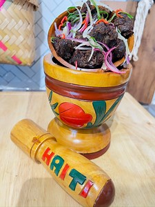 1.1K views · 2.5K reactions | Cette vidéo ;c'est un voyage, une découverte, un petit rappel, une culture, des souvenirs extraordinaires, des moments incroyables !!!bonne dégustation virtuelle!!! Vivculture #haiti #haitiantiktok #food #foodie #Haiti #haitianfood | Danaisa Excellent | Facebook