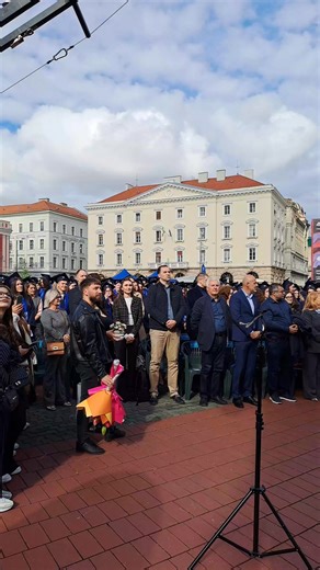Festivitate absolvire UVT, în Piața Libertății. Siky Marco | Timisoara - oras european
