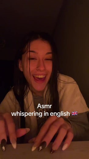 Disfruta de ASMR en inglés con tapping de tabletas