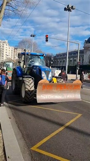 🔴 Les trois cortèges d'agriculteurs sont arrivés à Lyon (aux Brotteaux et à Gerland) Suivez notre direct ici ➡️ https://l.leprogres.fr/mf7 | Le Progrès Lyon