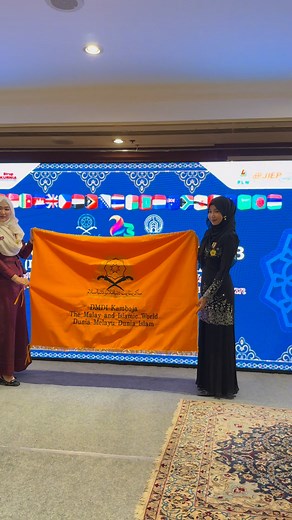 I am a Muslimah from Cambodia Kingdom of Wonder 🥹🇰🇭 I am Cambodian Muslim 🤍 ខ្ញុំគឺជា នារីឥស្លាម មកពីព្រះរាជាណាចក្រកម្ពុជា ព្រះរាជាណាចក្រអច្ឆរិយៈ✨🧕🇰🇭 ខ្ញុំគឺជាខ្មែរឥស្លាម 🥰🫶🏻 #ខ្មែរឥស្លាមខ្មែរតែមួយ | Hanan Lee - ហាណាន លី
