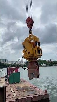 concrete sheet pile driving by vibrations hammer #piledriver