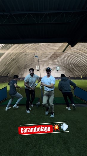 🏃‍♂️⛳️ RELAY GOLF CHALLENGE @ UFO Laval Deux équipes. Trois joueurs (ou plus). Trois balles chacun. À GO 👉 tu frappes tes 3 balles le plus vite possible, tu passes le relais, BOUM le suivant, BOUM le dernier. La première équipe qui termine gagne. Point. Vitesse, pression, fun. Qui aurait gagné selon toi ? 😈🔥 #GolfChallenge #RelayGolf #UFOGolfLaval #GolfFun #TeamGolf @thomducharme.golf @Joey Savoie