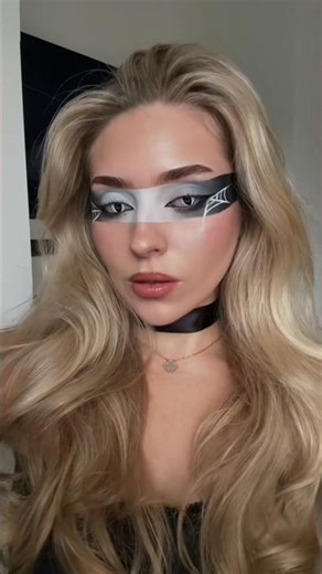 Bold Black Eye Makeup | Full Surround Smoky Eyes for a Dark, Intense Look #BlackEyeMakeup