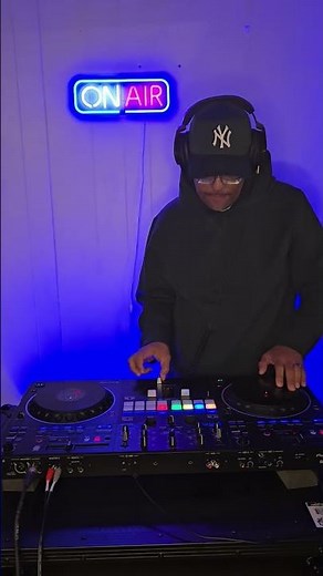 scratch with me! some fun freestyle scratching.#dj #djviral #scratching #throwback