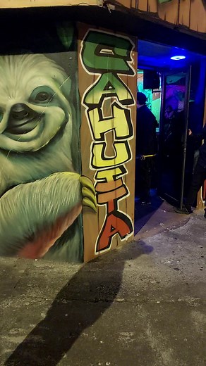 Contamos con seguridad, promociones, Rice & Beans y el mejor ambiente caribeño al mejor estilo de Cahuita Town 💚💛❤️🍹🦥🙏🏾