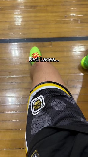 Is red laces or green laces better on the Kobe 6 Grinch? 👀🔥🏀