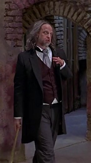 Back to when we made Chris Elliot’s “strong hand” for Scary Movie 2 💪🏻 #sfx #specialeffects #scarymovie #marlonwayans