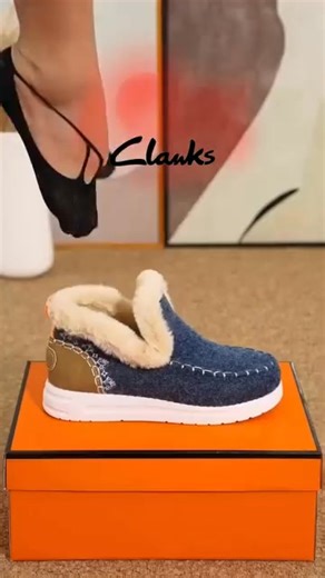 At 59, I’ve tried countless winter shoes — but these are the only ones that keep my feet warm and truly relieve my foot and leg pain. They’re unbelievably soft, supportive, and cozy — I can walk all day without aching.” – Helen D. ❤️ These orthopedic winter fleece boots are specially designed for mature women: ✅ Plush fleece lining keeps your feet warm and comfortable in cold weather ✅ Orthopedic arch-support insole helps ease heel, arch, and overall foot pain ✅ Soft, flexible upper gently hugs