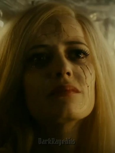 Estaba hueca...pero su corazón aún latía, pobre Angelique #darkshadows #sombrastenebrosas #darkshadows2012 #angeliquebouchard #evagreen #barnabascollins #johnnydepp #october #halloween #onlylovecanhurtlikethis