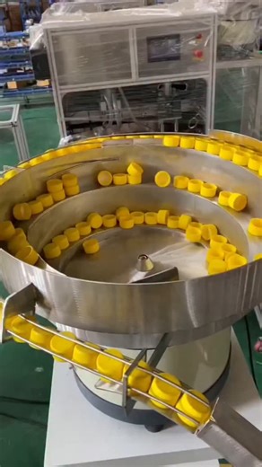 Endüstriyel Makineler | A servo capping machine is a high-precision automated system used to secure caps on bottles, jars, or containers. It employs a servo motor... | Instagram