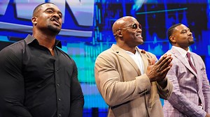 Montez Ford and Angelo Dawkins attaquent The O.C. et The Brawling Brutes, actions approuvées par “The All Mighty” Bobby Lashley. | WWE France