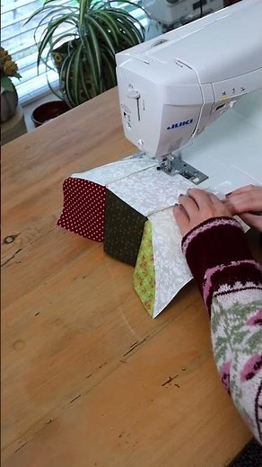 simple nine patch but with a difference - this split nine quilt block is simple to sew #quiltblock