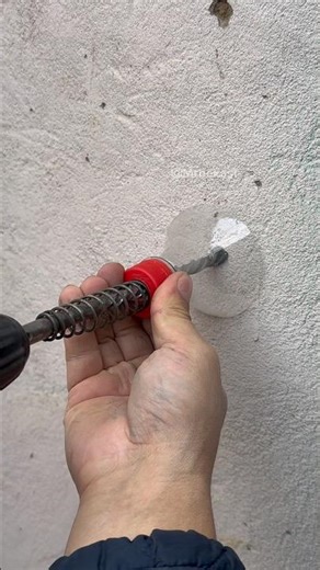 A genius new hack: a dust collector made from a simple plastic bottle!