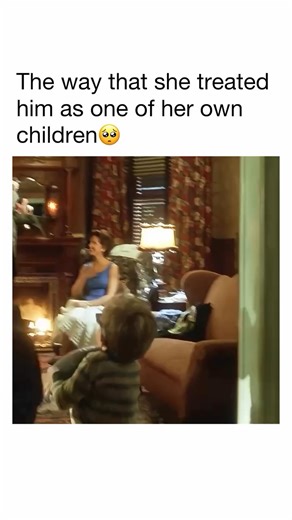 Eco Movie on Instagram: "This movie broke my heart 😭💔 🎬: Simon Birch Simon Birch (Ian Michael Smith) and Joe Wenteworth (Joseph Mazzello) are boys who have a reputation for being oddballs. Joe never knew his father, and his mother, Rebecca (Ashley Judd), is keeping her lips sealed, no matter how much he protests. Simon, meanwhile, is an 11-year-old dwarf whose outsize personality belies his small stature. Indeed, he often assails the local reverend (David Strathairn) with thorny theological q