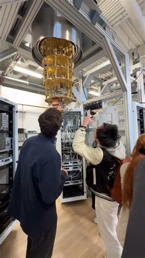 Fermilab Quantum Lab Tour with UChicago PME Students