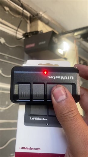 Todo en controles para tu motor de garaje. Encuentra tu marca y el control que necesitas con nosotros. 🌎 www.garajes.ec 📲 0984437308 . . . #garaje #control #controlgarage #garagedoor #door