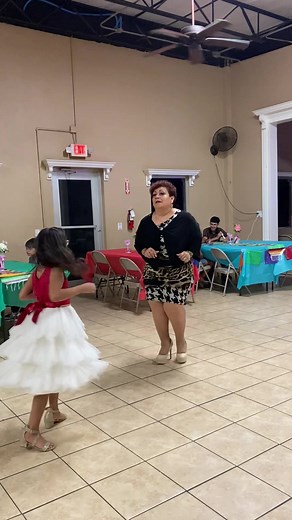 12K views · 328 reactions | Notengoelderechoalamusica #rosarodriguez#Lapetaconaofficial #Eventoparticular#eltoritojall#edinburg Tx | Rosa Rodriguez | Facebook