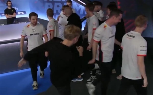 cadiaN赛后推搡jabbi两人大打出手，heroic队内矛盾初现